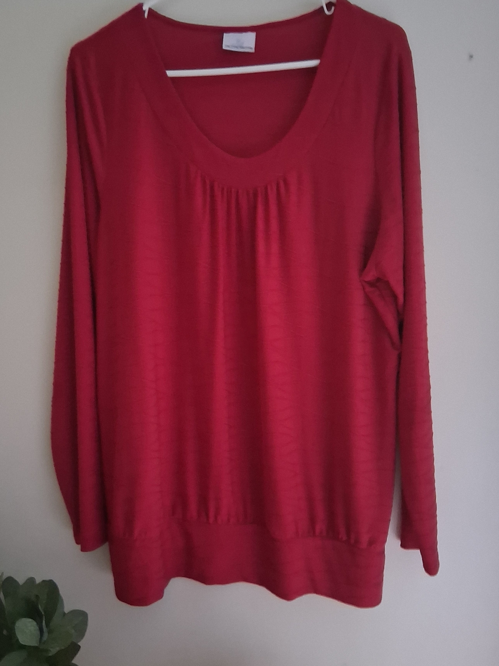 Jaclyn Smith Red Long Sleeve Scoop Neck Top
